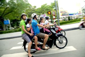 scooter-med-familj-vietnam